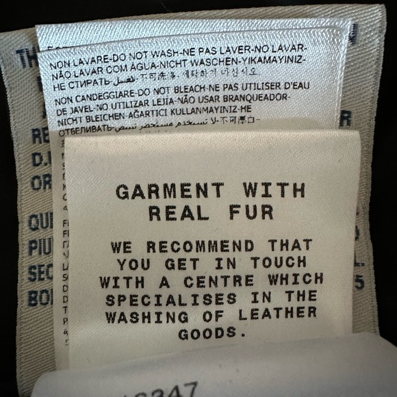 Moncler 3/4 winter coat with fur detailing - Picture 4 of 7